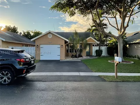 4461 NW 99th Ter, Sunrise, FL 33351