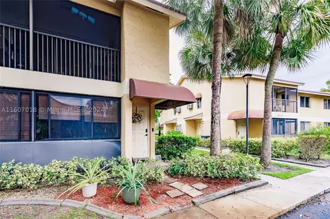 3071 N Oakland Forest Dr #202, Oakland Park, FL 33309