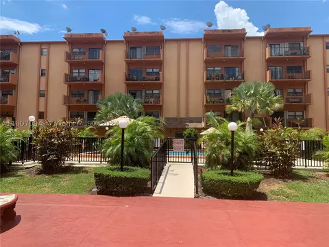 1800 W 54th St #302, Hialeah, FL 33012