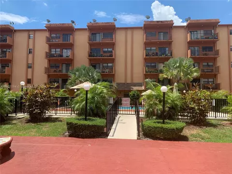 1800 W 54th St #302, Hialeah, FL 33012