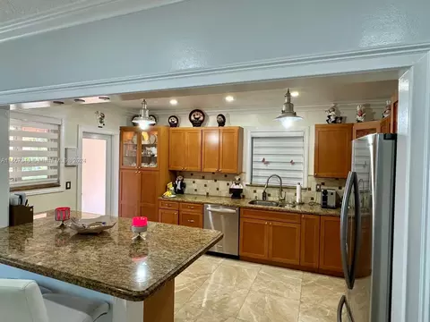 5431 W 9th Ct, Hialeah, FL 33012 photo 11