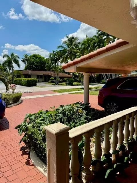 5431 W 9th Ct, Hialeah, FL 33012 photo 2