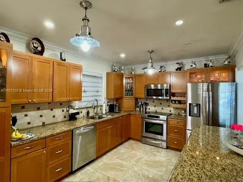 5431 W 9th Ct, Hialeah, FL 33012 photo 12