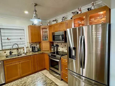 5431 W 9th Ct, Hialeah, FL 33012 photo 10