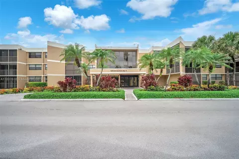 16400 Golf Club Rd #109, Weston, FL 33326