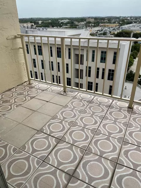 4675 W 18 #1009, Hialeah, FL 33012