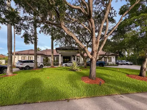10300 SW 90th Ave, Miami, FL 33176