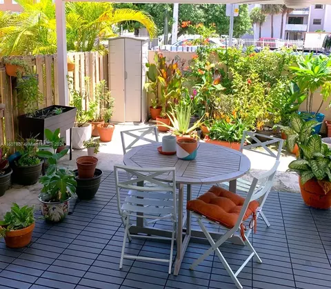 8202 NW 8th St #8202, Miami, FL 33126