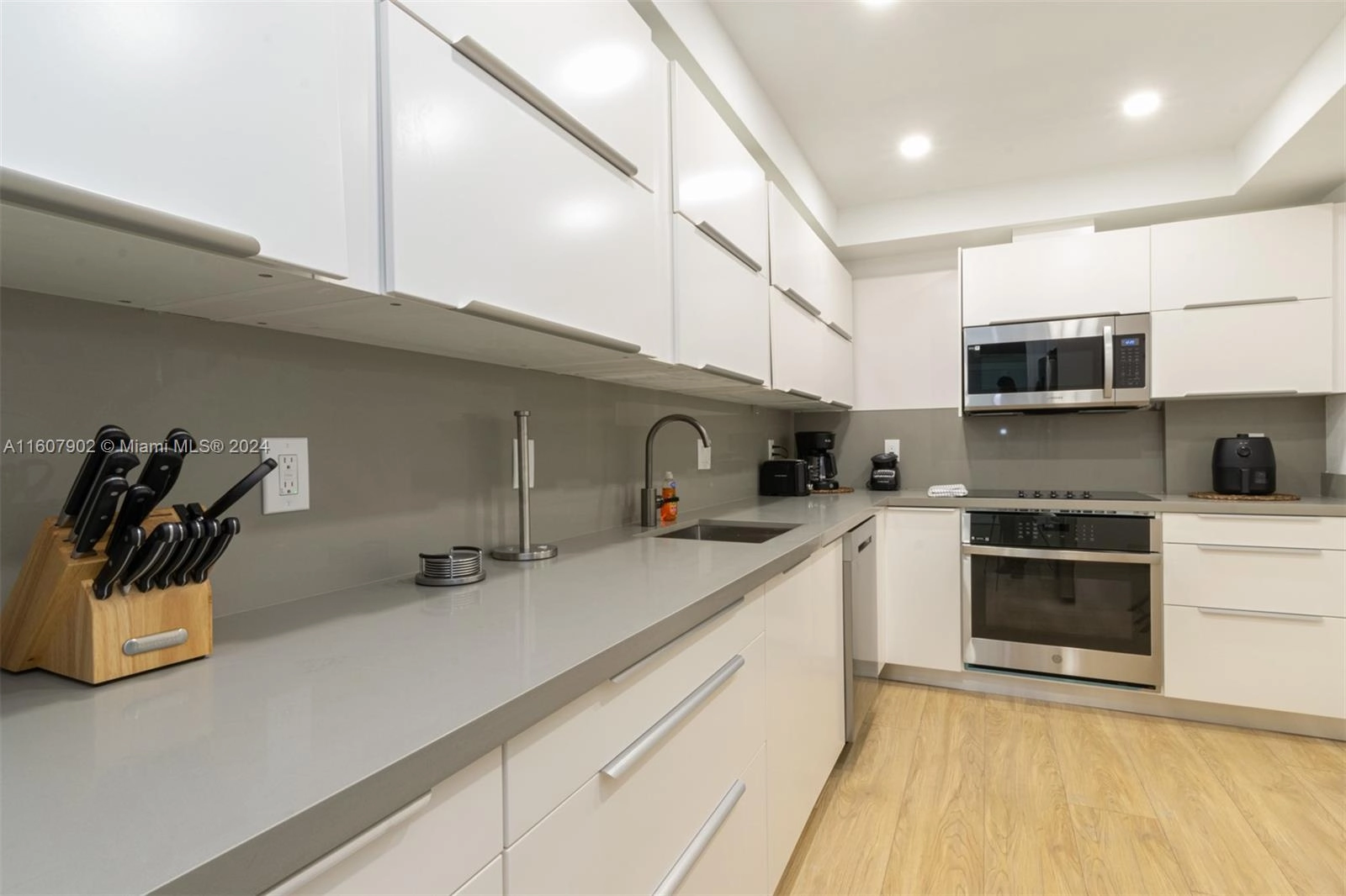 3801 S Ocean Dr Unit 9P