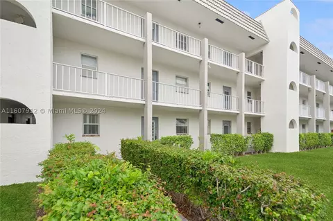 8130 Sunrise Lakes Blvd #207, Sunrise, FL 33322
