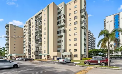 5055 NW 7th St #806, Miami, FL 33126