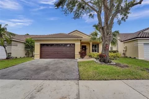 931 Falling Water Rd, Weston, FL 33326