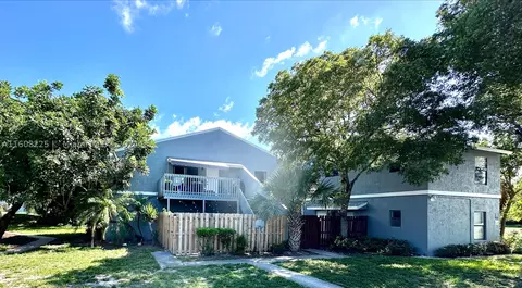 15 Crossings Cir #H, Boynton Beach, FL 33435