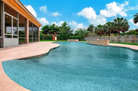 5303 N Sterling Ranch Cir, Davie, FL 33314