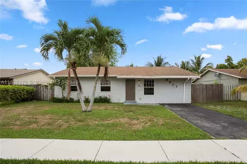 8211 SW 7th St, North Lauderdale, FL 33068