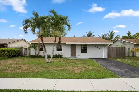 8211 SW 7th St, North Lauderdale, FL 33068