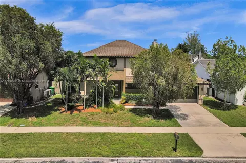 5740 W Waterford Dr, Davie, FL 33331