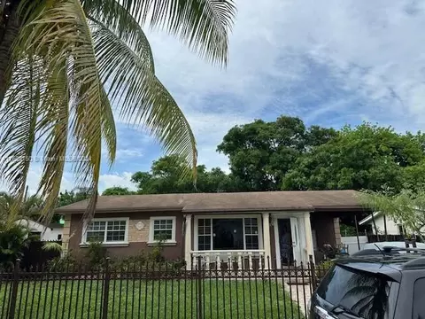 270 NE 161st St, Miami, FL 33162