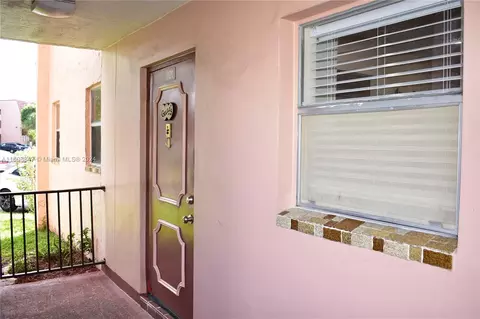 9440 Sunrise Lakes Blvd #101, Sunrise, FL 33322