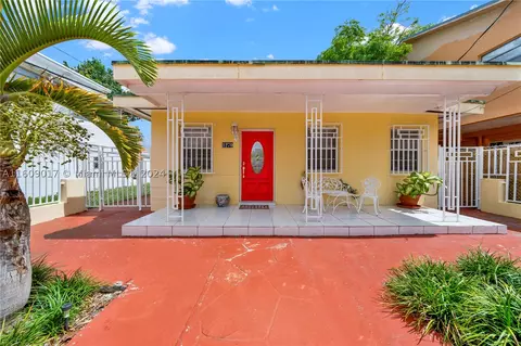 1270 SW 10th St, Miami, FL 33135