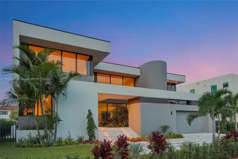16429 NE 30th Ave, North Miami Beach, FL 33160