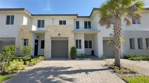 921 Pioneer Way, Royal Palm Beach, FL 33411