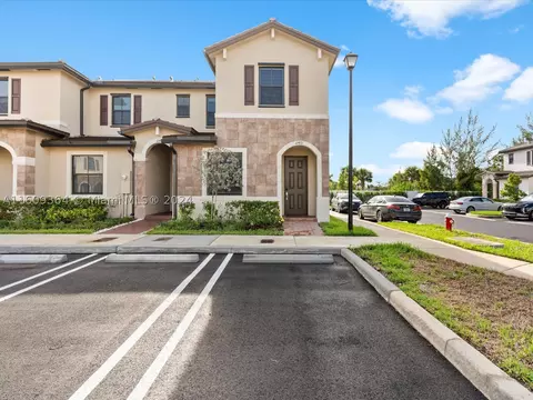 11401 W 32nd Ln #11401, Hialeah, FL 33018