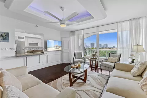 21205 Yacht Club Dr #708, Aventura, FL 33180