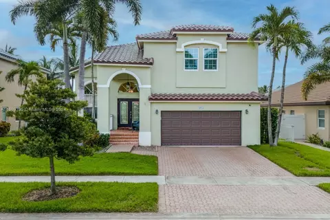 1041 NW 185th Ave, Pembroke Pines, FL 33029