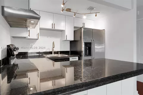 950 NW 11th St #3A, Miami, FL 33136