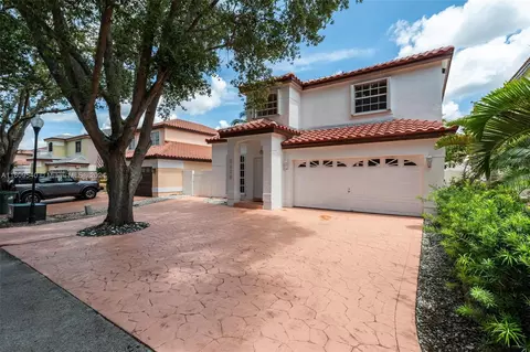 8229 NW 199th St, Hialeah, FL 33015