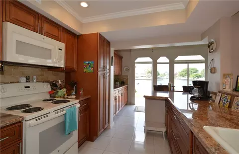 20200 W Country Club Dr #PH14, Aventura, FL 33180