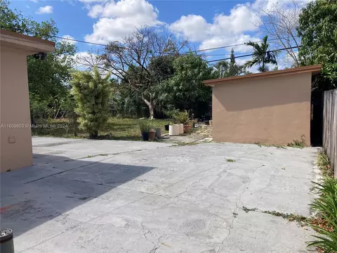 577 E 17th St, Hialeah, FL 33010 photo 5