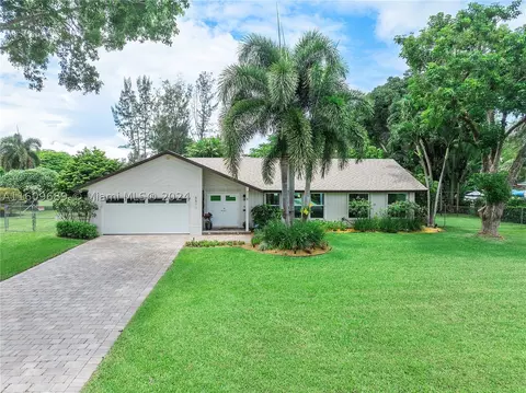 5511 SW 196th Ln, Southwest Ranches, FL 33332