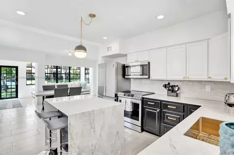 541 NE 14th Ct, Fort Lauderdale, FL 33304