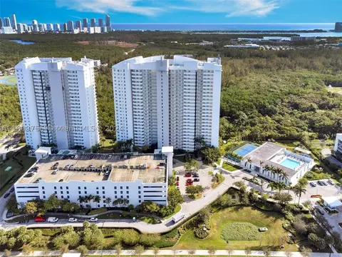 14951 Royal Oaks Ln #704, North Miami, FL 33181
