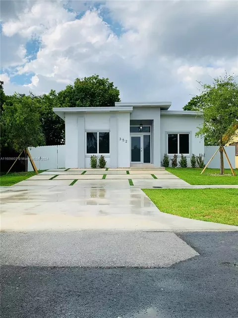 352 SW 2nd St, Florida City, FL 33034