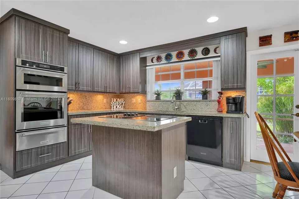 Kitchen - 15765 SW 153rd Ct, Miami, FL 33187 photo 2 of 4