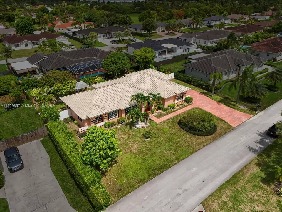 View/Area - 15765 SW 153rd Ct, Miami, FL 33187 photo 3 of 9