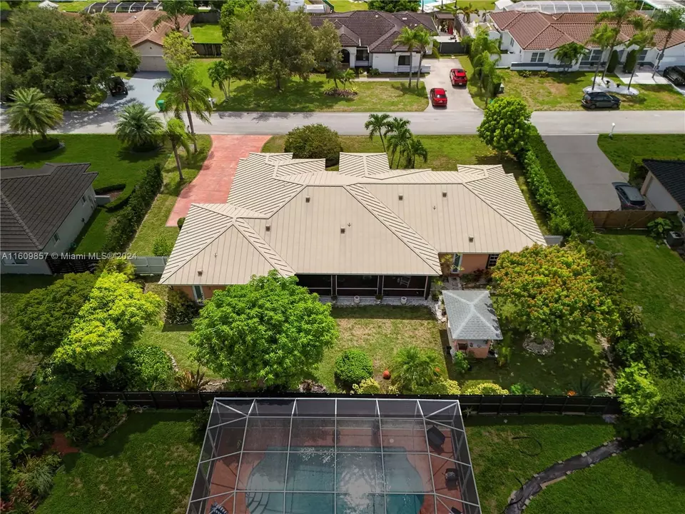 View/Area - 15765 SW 153rd Ct, Miami, FL 33187 photo 5 of 9