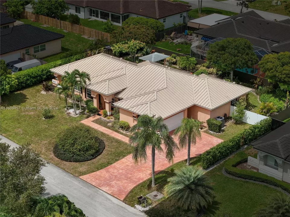 View/Area - 15765 SW 153rd Ct, Miami, FL 33187 photo 7 of 9