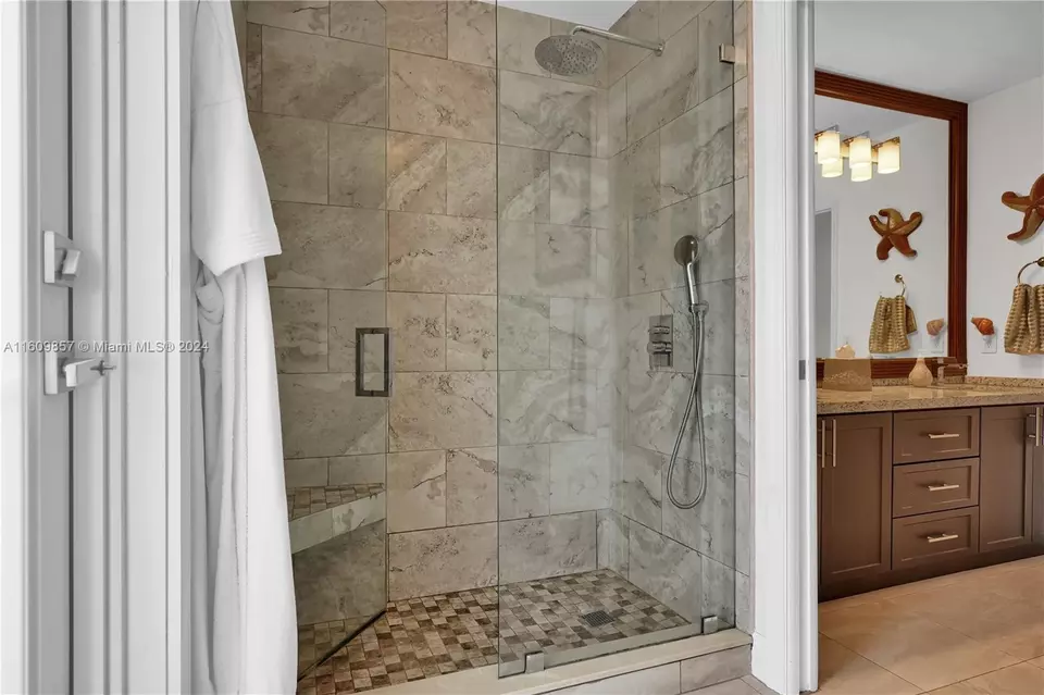 Bath - 15765 SW 153rd Ct, Miami, FL 33187 photo 3 of 4