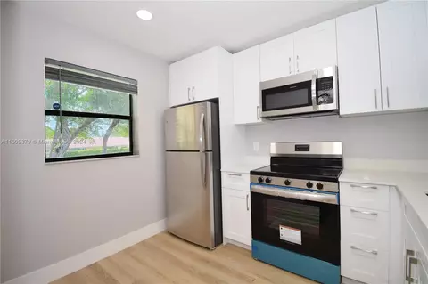 6704 S Palmetto Cir S #202, Boca Raton, FL 33433
