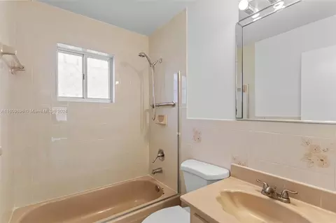 Bath - 3172 W 71st Pl, Hialeah, FL 33018 photo 1 of 5