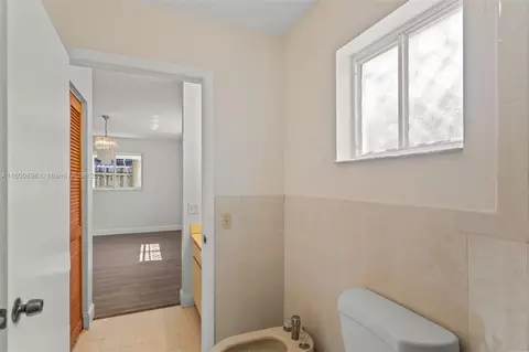 Bath - 3172 W 71st Pl, Hialeah, FL 33018 photo 5 of 5