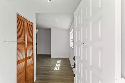 Entry Way - 3172 W 71st Pl, Hialeah, FL 33018 photo 2 of 4