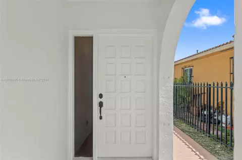 Entry Way - 3172 W 71st Pl, Hialeah, FL 33018 photo 1 of 4