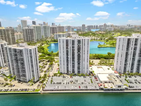 3675 N Country Club Dr #2402, Aventura, FL 33180