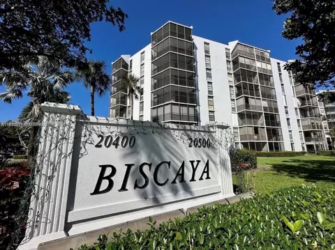 20400 W Country Club Dr #402, Aventura, FL 33180