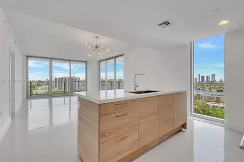16385 Biscayne Blvd #2207, North Miami Beach, FL 33160